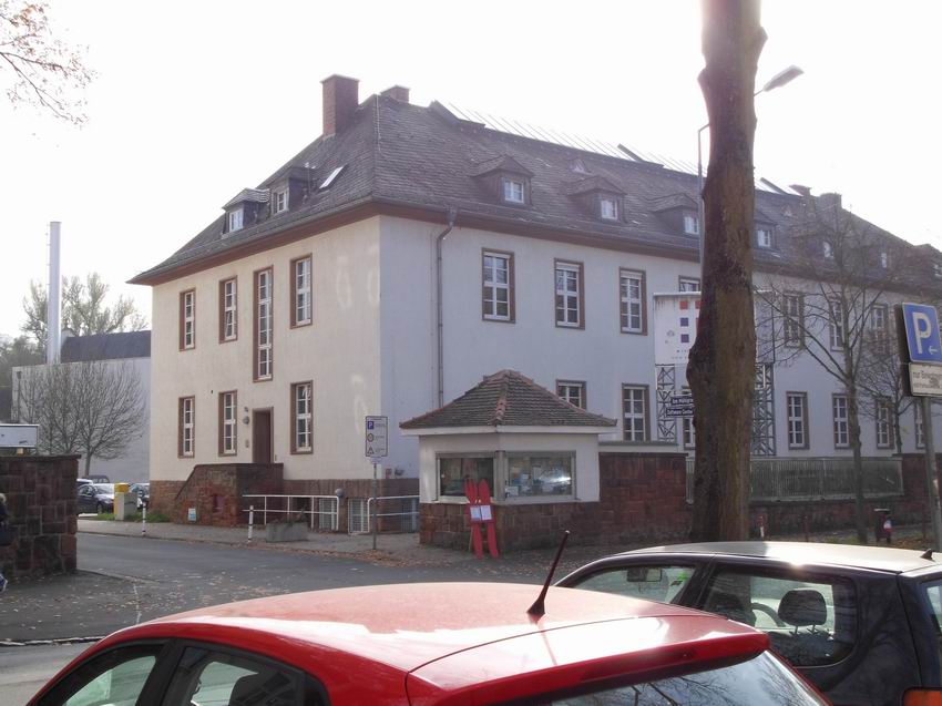 Foto: Theiß, 2015 Bild zum Dokument Foto: Eingang zum Kämpfrasen