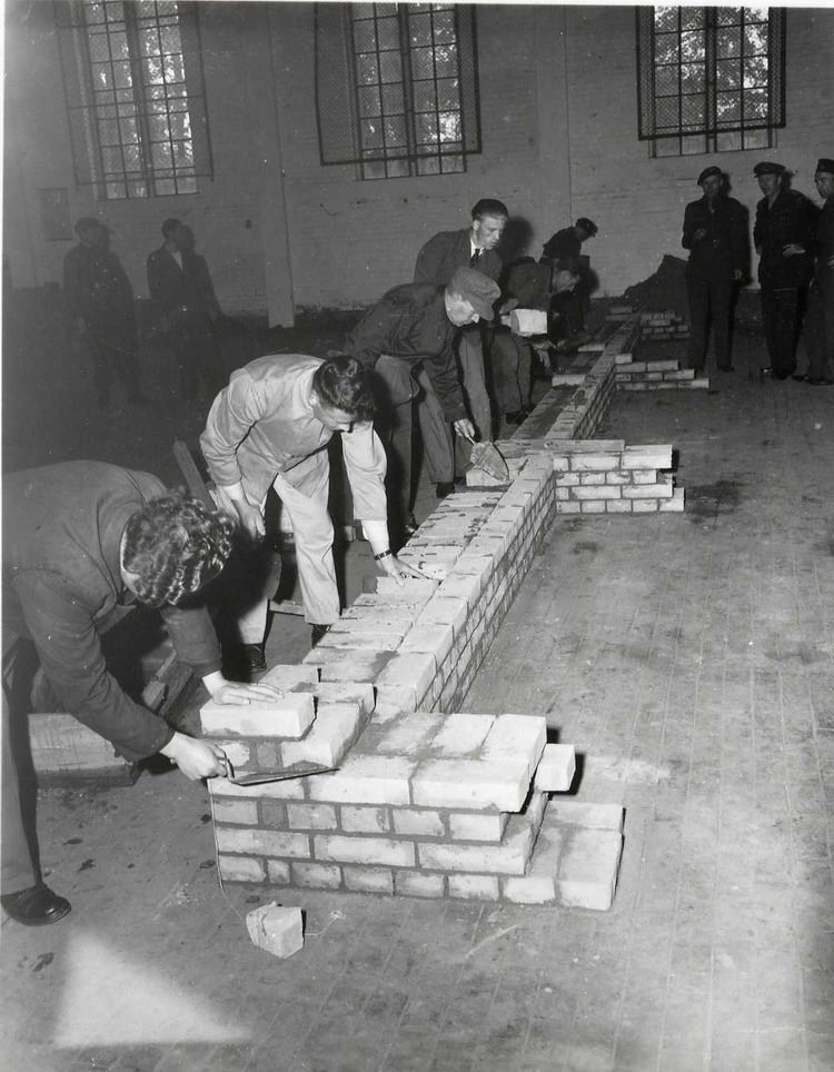 Bild zum Dokument Foto: Ausbildung von Displaced Persons in der DP-Schule Arolse