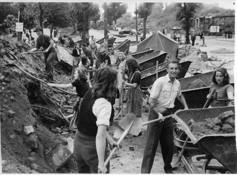 Bild zum Dokument Foto: Trümmerbeseitigung in Kassel