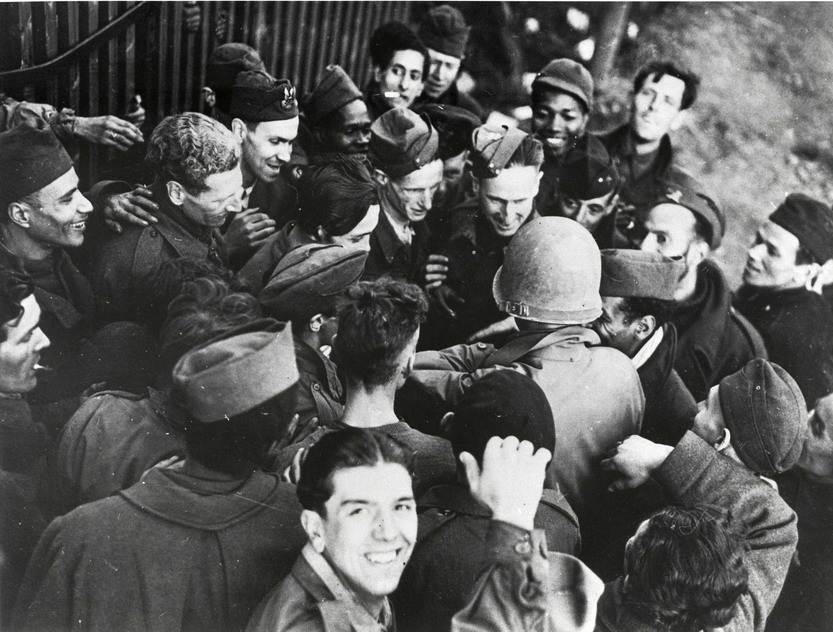 Bild zum Dokument Foto: Befreite Kriegsgefangene in Ziegenhain 1945