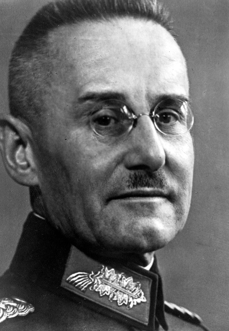 Franz Halder übernahm im September 1938 nach dem Rücktritt von Ludwig Beck dessen Posten als Generalstabschef des Heeres. Er stand anfangs der militärischen Opposition nahe, schwenkte dann aber nach dem Münchener Abkommen zunehmend auf die Seite Hitlers u