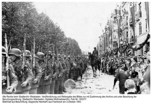 Triumphale Rückkehr der siegreichen Truppen aus Frankreich, Wilhelmstraße in Wiesbaden am 3. Oktober 1940