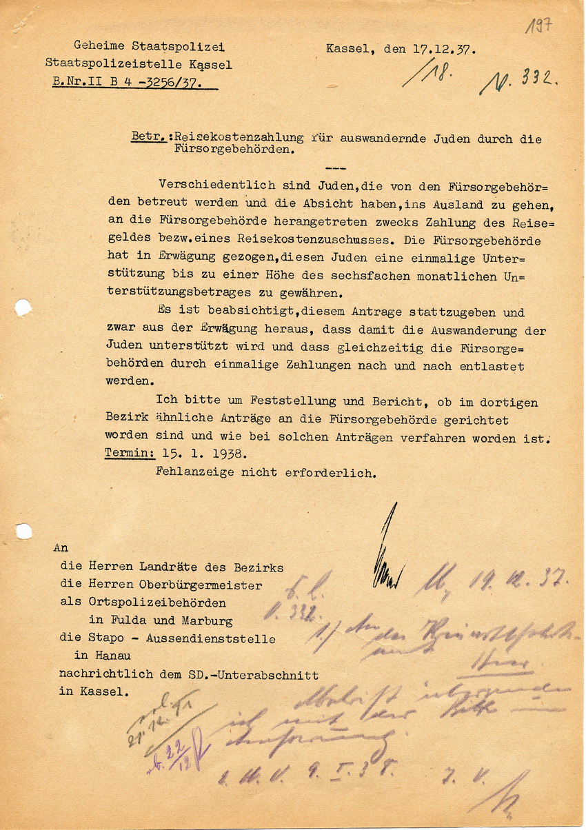 Schreiben der Staatspolizeistelle Kassel betreffend Reisekostenzahlung für auswandernde Juden durch die Fürsorgebehörden, 17. Dezember 1937.