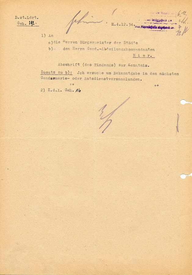 Geheimes und streng vertrauliches Schreiben der Staatspolizeistelle in Kassel zur Frage der Aufstellung von Schildern und Tafeln mit antisemitischen Aufschriften, 27. November 1934.