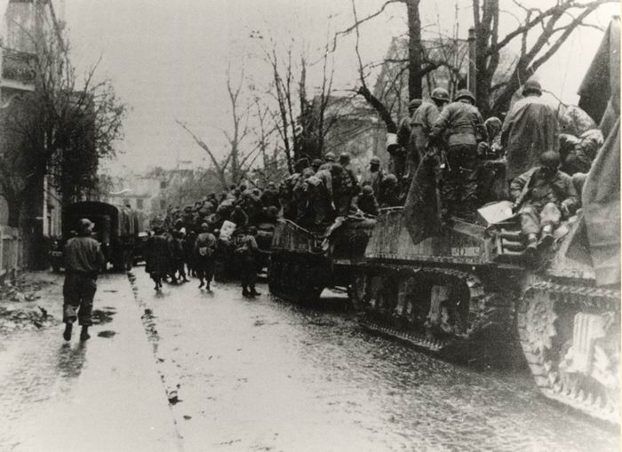 Bild zum Dokument Foto: Einmarsch der Amerikaner in Gießen am 28. März 1945