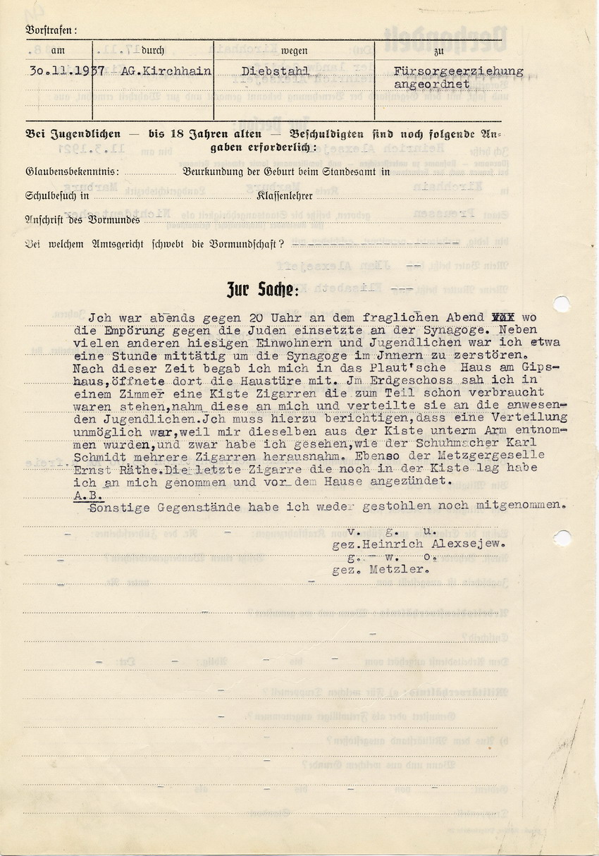 Vernehmungsprotokoll der Polizei Kirchhain zu den Ausschreitungen am 8. November 1938. Der Beschuldigte Alexsejeff gibt zu, bei der Zerstörung der Synagoge mittätig gewesen und von Plaut eine Zigarre entwendet zu haben. Vom 17. November 1938.