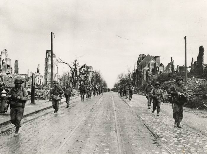 Bild zum Dokument Foto: Einmarsch der Amerikaner und kampflose Übergabe Kassels