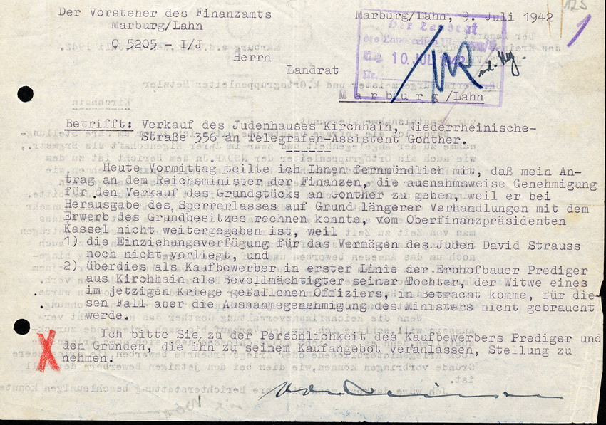 Schreiben des Vorstehers des Finanzamts in Marburg an den Landrat  in Marburg betreffend Verkauf des Hauses von David Strauss an Gonther und weiterer Interessent, 9. Juli 1942.