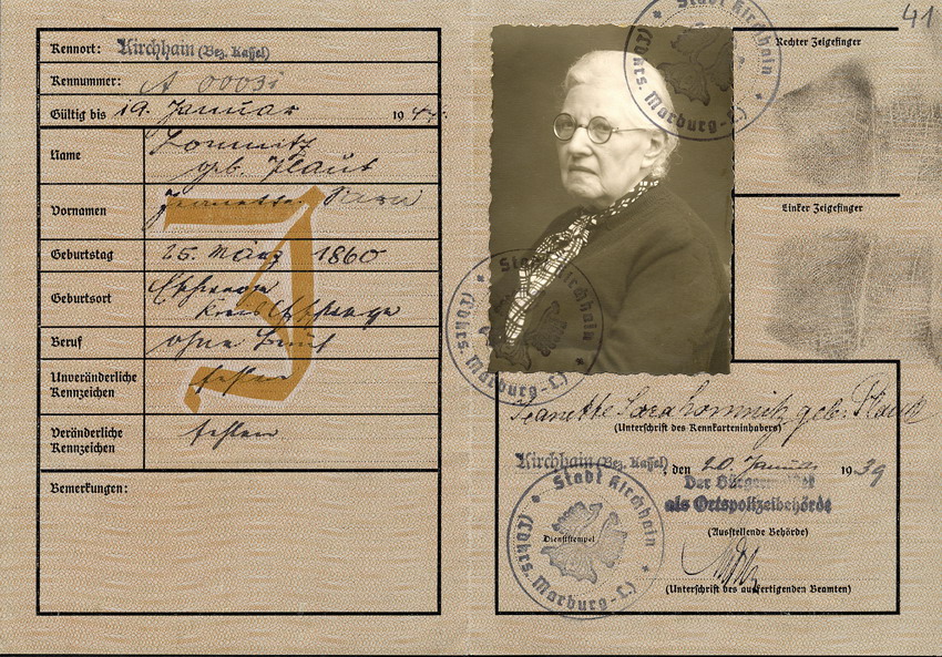 Kennkarte von Jeanette Lomnitz, mit Bild und Fingerabdruck, in Kirchhain ausgestellt am 20. Januar 1939