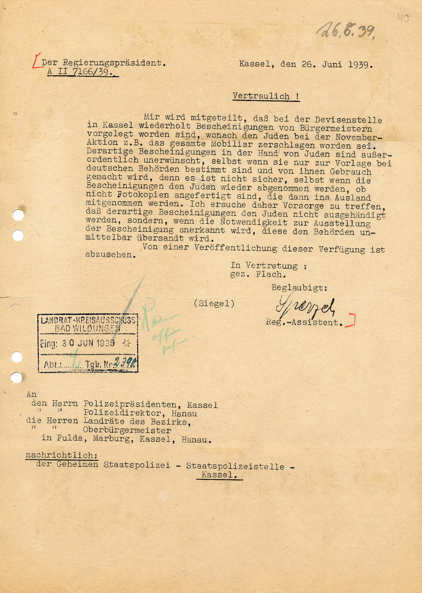 Vertrauliches Schreiben des Regierungspräsidenten in Kassel betreffend von Bürgermeistern ausgestellte Bescheinigungen über z. B. im Rahmen der Reichspogromnacht zerstörtes Mobiliar, 26. Juni 1939.