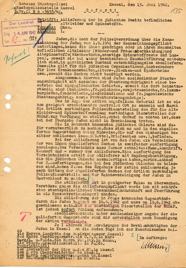 Schreiben der GeStaPo Kassel an die Landräte, Bürgermeister und Polizei. Im Verlauf der Deportationen enteignete "Altkleider und Spinnstoffe" sollen zur Weiterverwertung abgeliefert werden, 13. Juni 1942