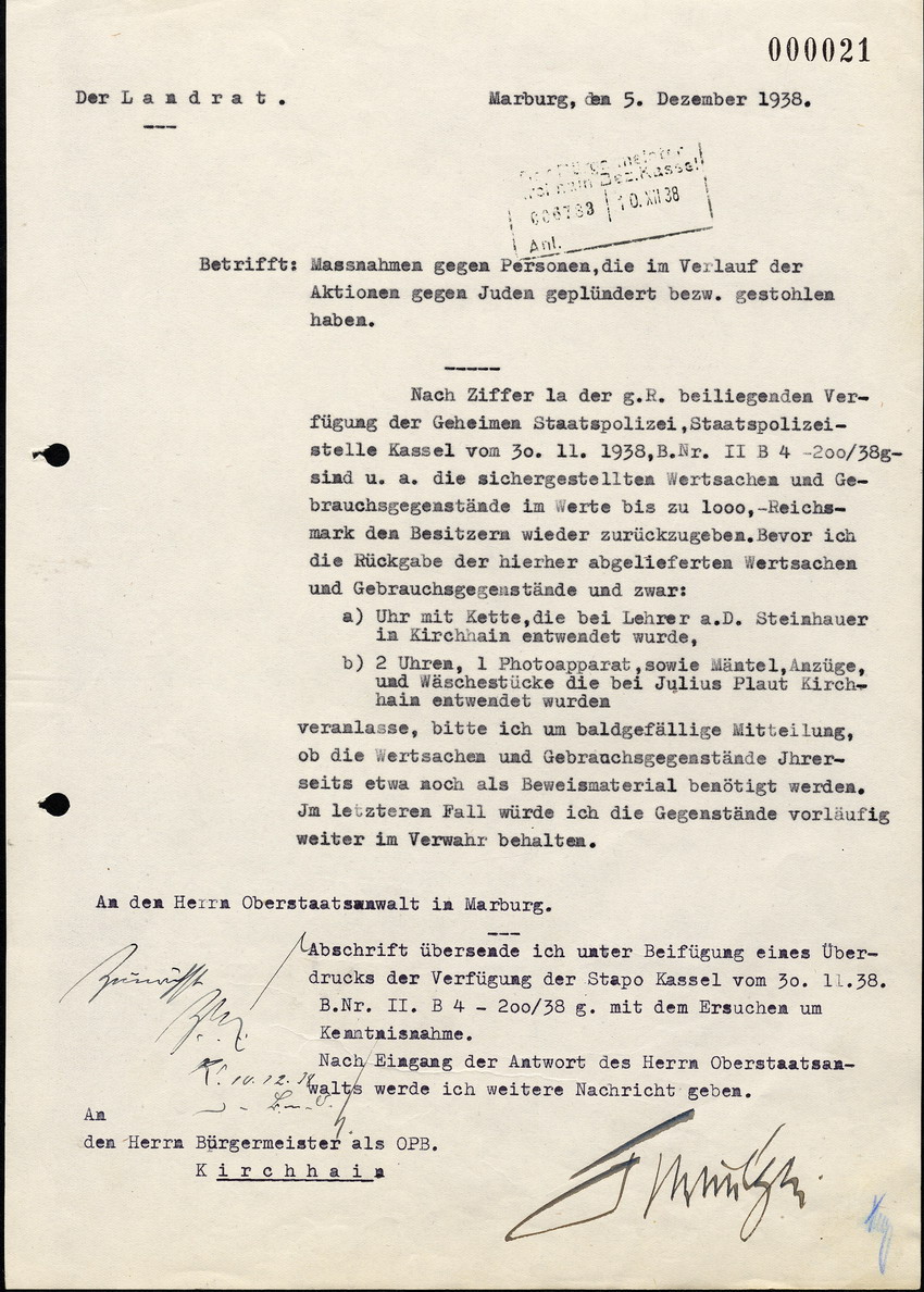 Der Landrat schreibt an den Oberstaatsanwalt in Marburg und den Bürgermeister in Kirchhain, betreffend der Rückgabe von Wertsachen aus den Plünderungen vom 8. - 11. November 1938, 5. Dezember 1938.