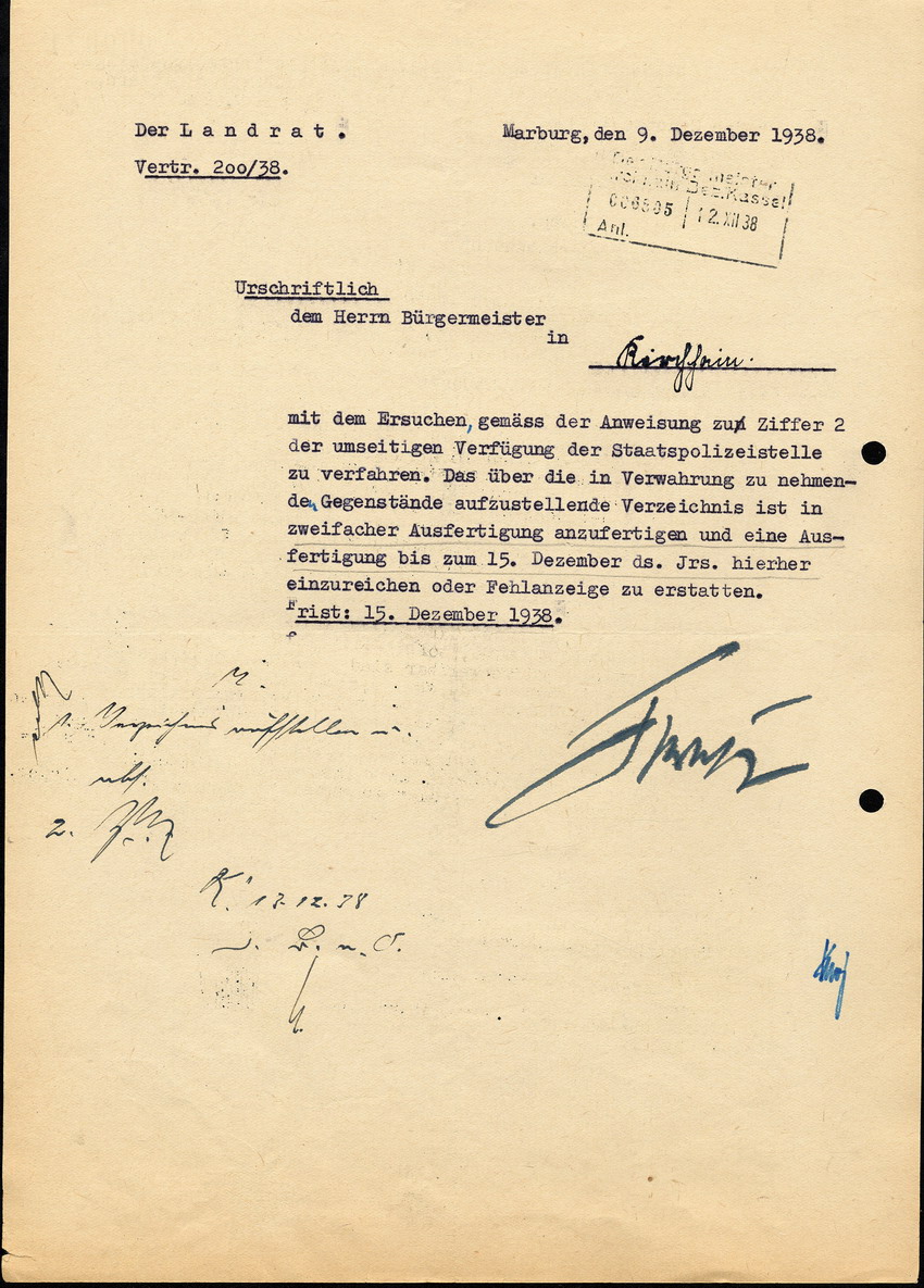 Die Geheime Staatspolizei Kassel schreibt in ihrer Ergänzung der Verfügung vom 30.11.1938, dass bei den Vermögenswerten, die noch feststellbar sind, die Rückgabe nach bestimmten Kriterien zu prüfen ist, 7. Dezember 1938