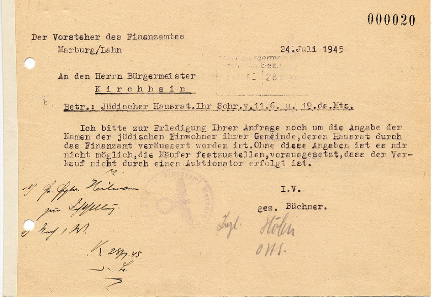 Brief des Finanzamtes Marburg an den Bürgermeister in Kirchhain, betreffend der Feststellung der Käufer von jüdischem Eigentum. 24 Juli 1945