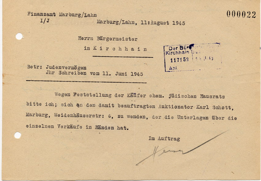 Brief des Finanzamtes Marburg an den Bürgermeister in Kirchhain, Anweisung zur der Feststellung der Käufer ehem. Jüdischen Hausraus, 11. August 1945