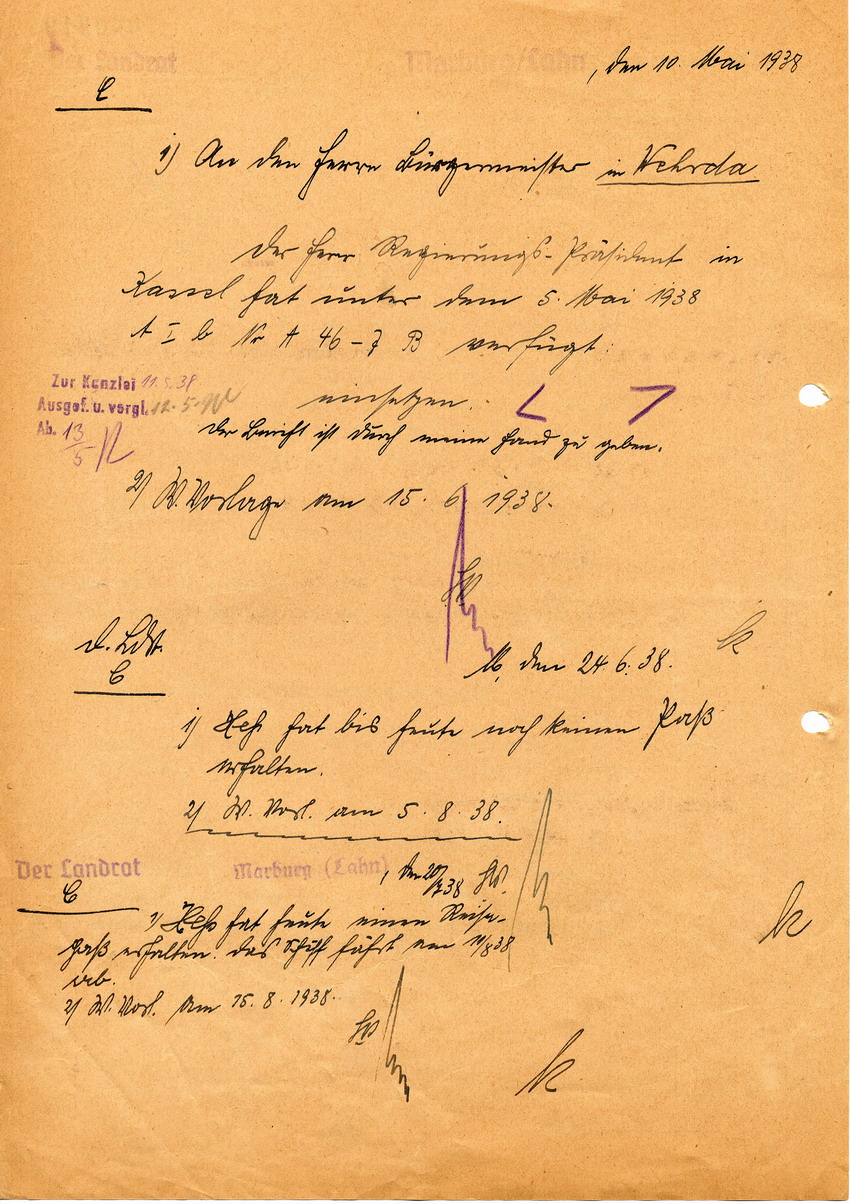 Verfügung des Regierungspräsidenten in Kassel an den Landrat in Marburg betreffend für die Auswanderung zu erteilendes Führungszeugnis für Adolf Hess, 5. Mai 1938.