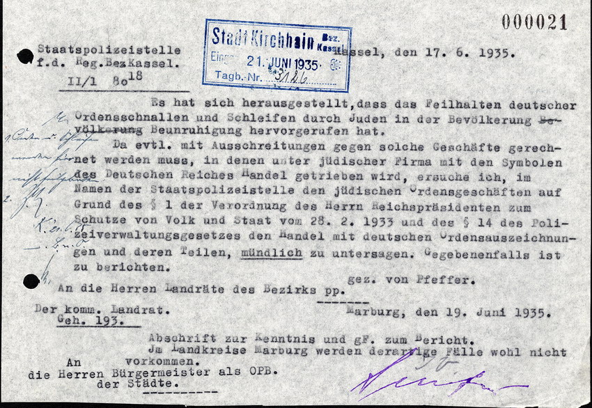 Die Staatspolizeistelle für den Bezirk Kassel an die Bürgermeister als Ortspolizeibehörden, betreffend den Verkauf von Symbolen des Deutschen Reiches, 17. Juni 1935