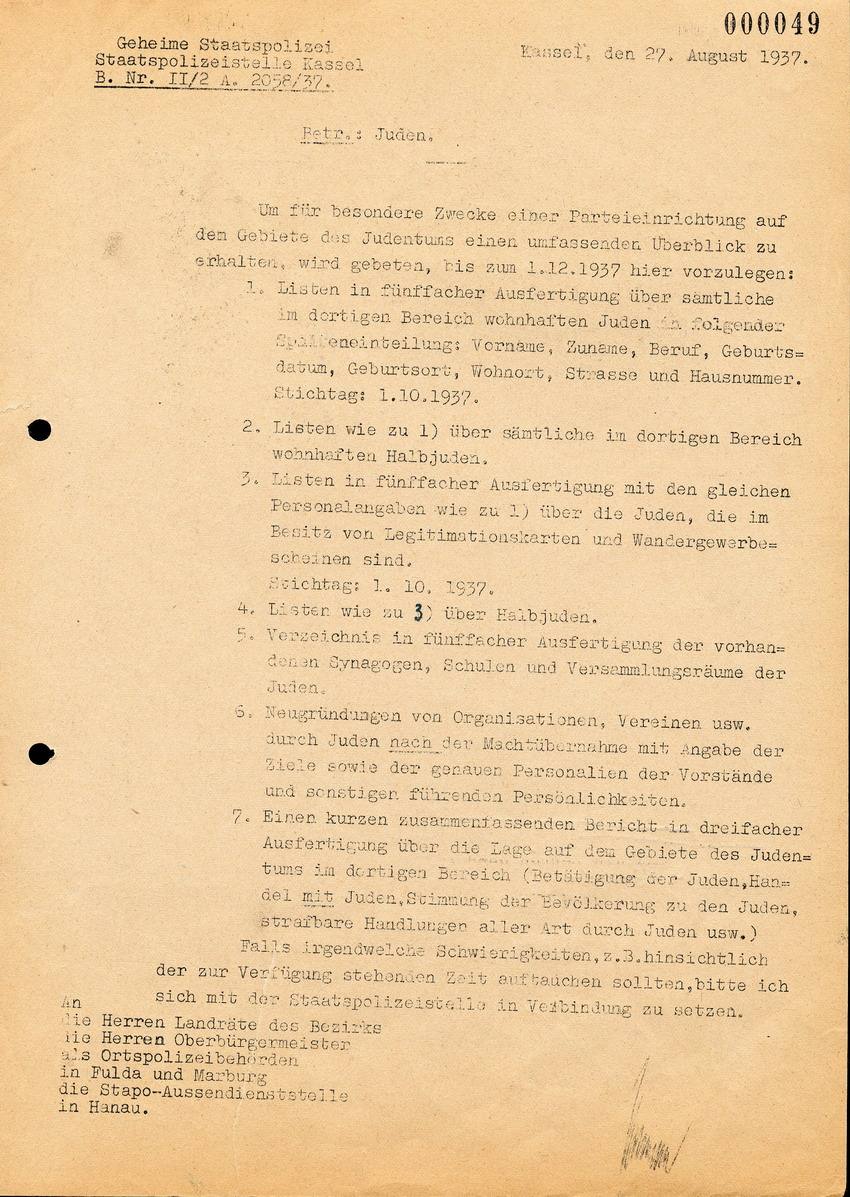 Die Geheime Staatspolizei für den Bezirk Kassel an die Landräte / Bürgermeister und Gend. Ämter des Kreises, sowie die Stapo Außenstelle in Hanau, btr. Erfassung von Juden und Halbjuden, 27. August 1937