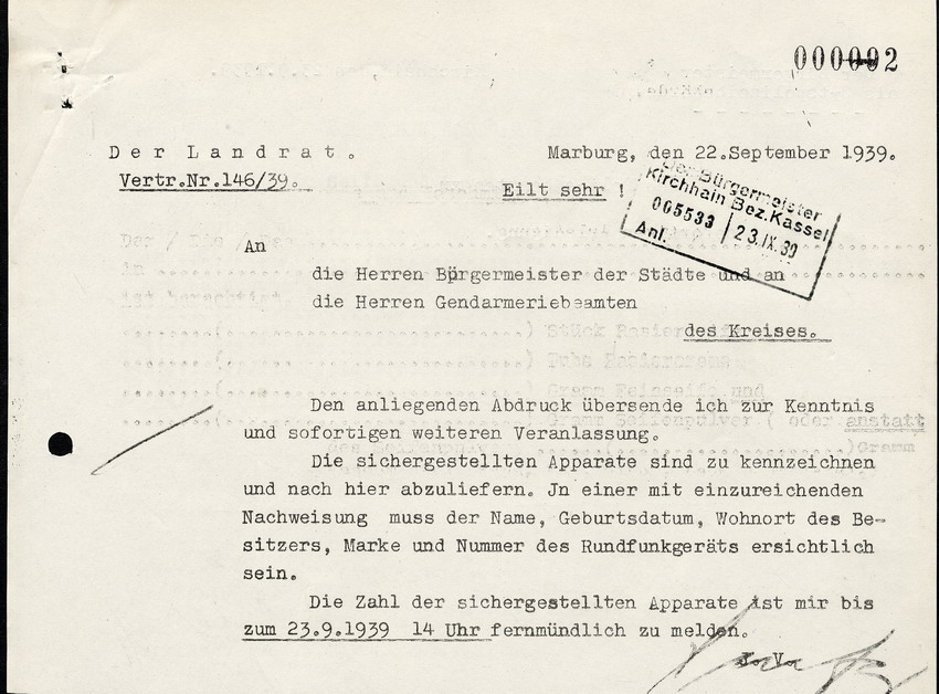 Der Landrat and den Bürgermeister in Kirchhain und die Gendarmeriebeamten des Kreises, btr. Rundfunkapparate von Juden, 22. September 1939