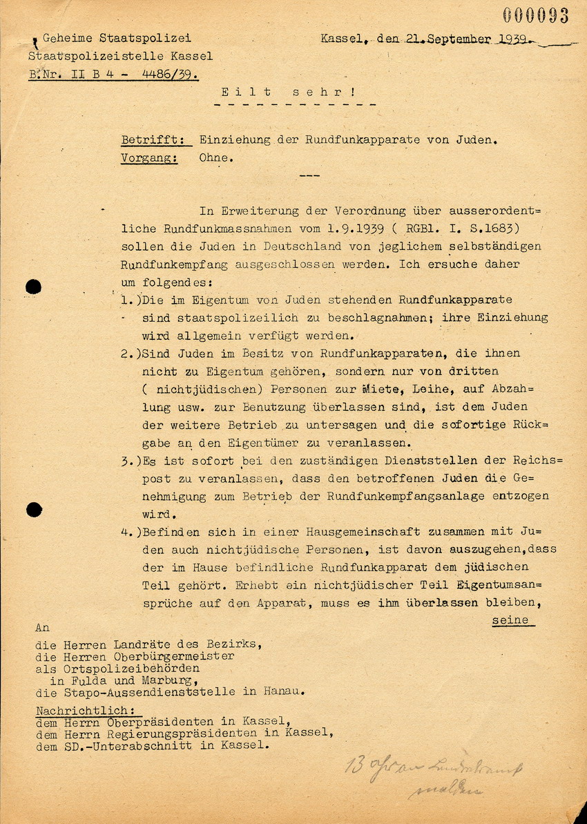 Der Landrat and den Bürgermeister in Kirchhain und die Gendarmeriebeamten des Kreises, btr. Rundfunkapparate von Juden, 22. September 1939