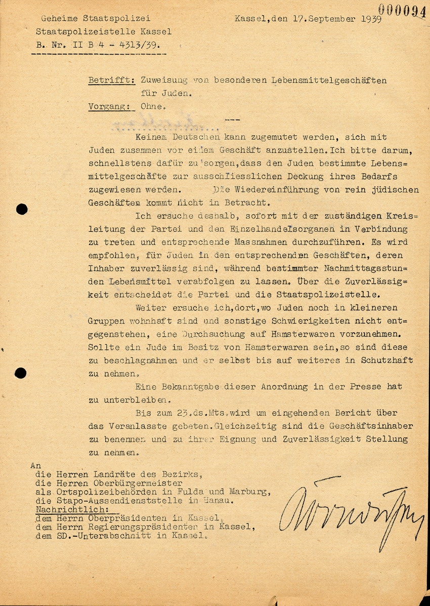 Die Geheime Staatspolizei Kassel an die Landräte, Bürgermeister u. die Stapo in Hanau, btr. Die Zuweisung von besonderen Lebensmittelgeschäften für Juden, 17. September 1939