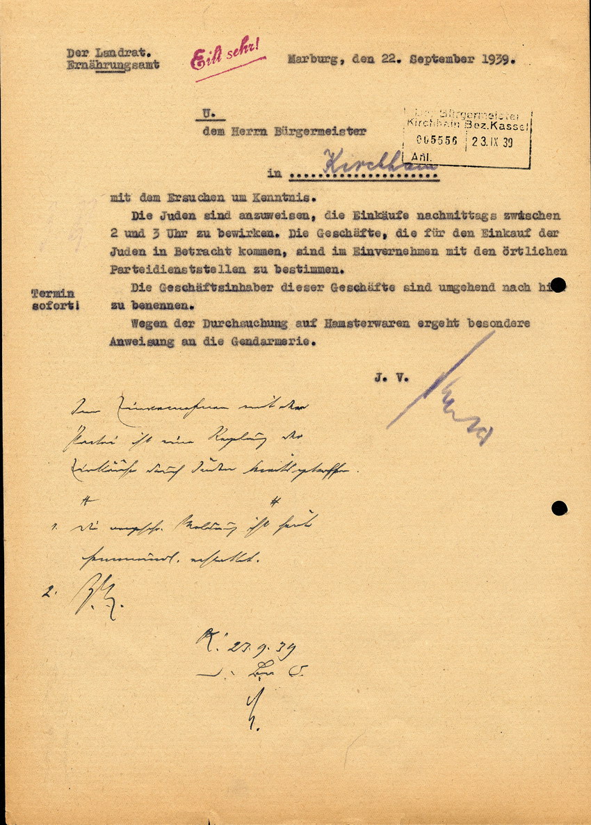 Die Geheime Staatspolizei Kassel an die Landräte, Bürgermeister u. die Stapo in Hanau, btr. Die Zuweisung von besonderen Lebensmittelgeschäften für Juden, 17. September 1939