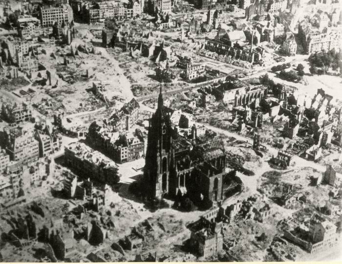 Bild zum Dokument Foto: Trümmerlandschaft Frankfurt 1945