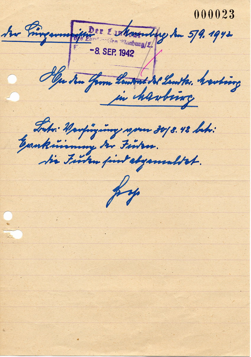 Antwortschreiben des Bürgermeisters von Momberg an den Landrat in Marburg betreffend "Abmeldung von Juden", 5. September 1942.