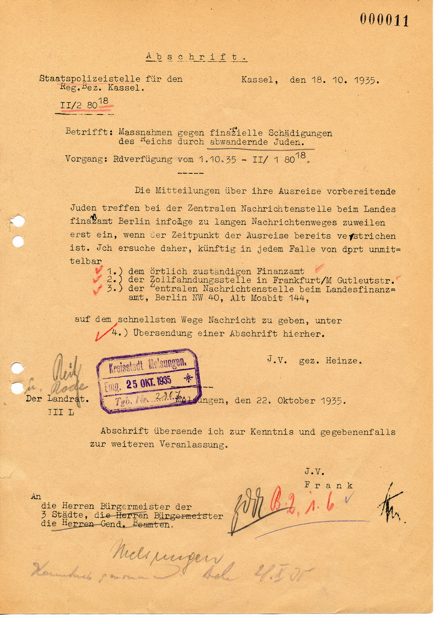 Schreiben der Staatspolizeistelle für den Regierungsbezirk Kassel betreffend sofortige Benachrichtigung bei die Ausreise vorbereitenden Juden, 18. Oktober 1935.