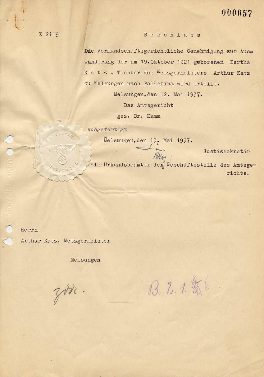 Beschluss des Amtsgerichts Melsungen betreffend "vormundschaftsgerichtliche Genehmigung zur Auswanderung" für Bertha Katz, ausgefertigt am 13. Mai 1937.