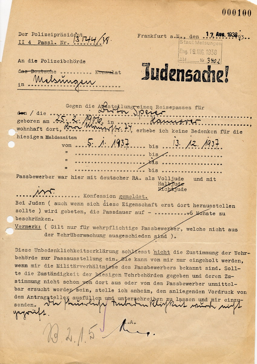 Vom Polizeipräsidenten in Frankfurt/Main ausgestelltes Formular für die Polizeibehörde Melsungen betreffend Ausstellung eines Reisepasses für Berta Speier, 17. August 1938.