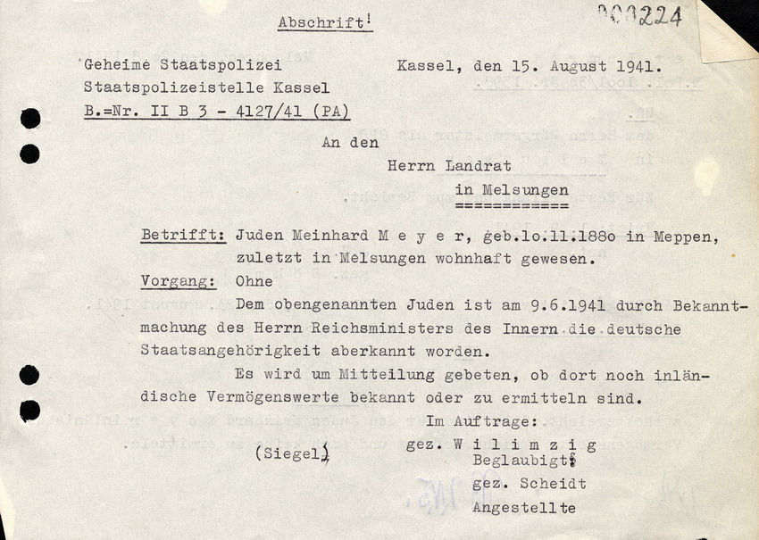 Schreiben der Staatspolizeistelle Kassel an den Landrat in Melsungen betreffend "Aberkennung" der deutschen Staatsangehörigkeit von Meinhard Meyer, 15. August 1941.