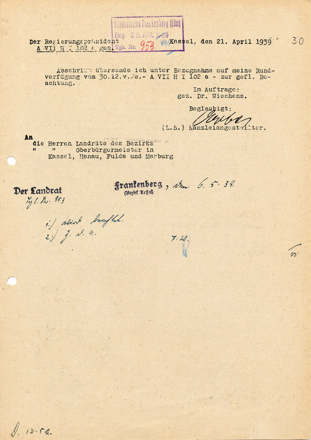 Abschriften von Schreiben des Reichswirtschaftsminister an die Regierungspräsidenten. Verkauf von Immobilien polnischer Staatsbürger, Maßnahmen gegen ausländische Einzelhändler, 12. April und 23. März 1939