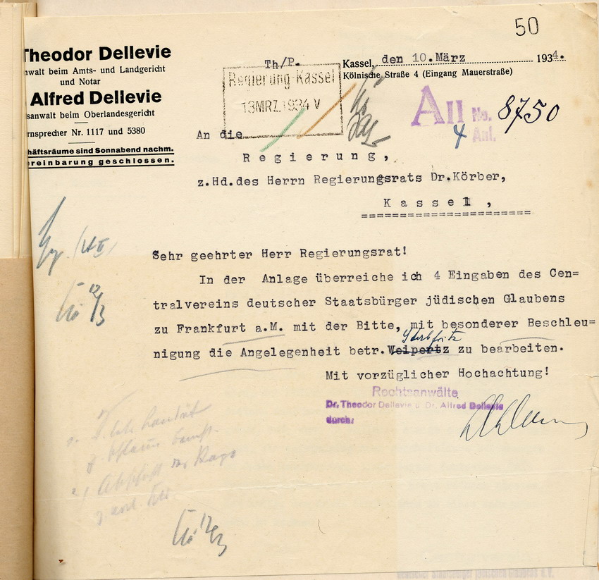 Weitergabe Bild zum Dokument Die Rechtsanwälte Dellevie überreichen der Regierung in Kassel