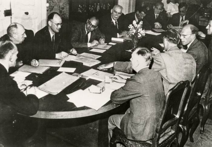 Bild zum Dokument Foto: Tagung des Exekutivrates der Bizone am 1. April 1947 in