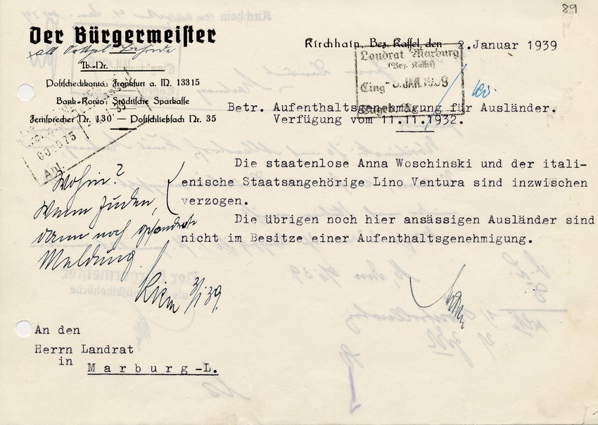 Schreiben des Bürgermeisters von Kirchhain an den Landrat in Marburg betr. den Wegzug von Lino Ventura und Anna Woschinski, 02. / 04. Januar 1939