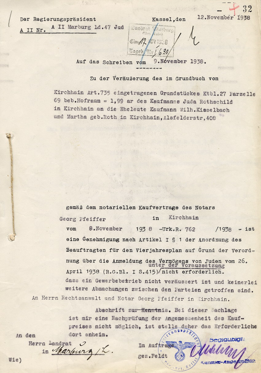 Regierungspräsident Kassel an den Landrat in Marburg betreffend den Verkauf des Grundstücks von dem jüdischen Kaufmann Juda Rothschild an die Eheleute Wilhelm Kiesselbach in Kirchhain. Kassel, 12. November 1938. Anbei der Kaufvertrag vom 09. November 1938