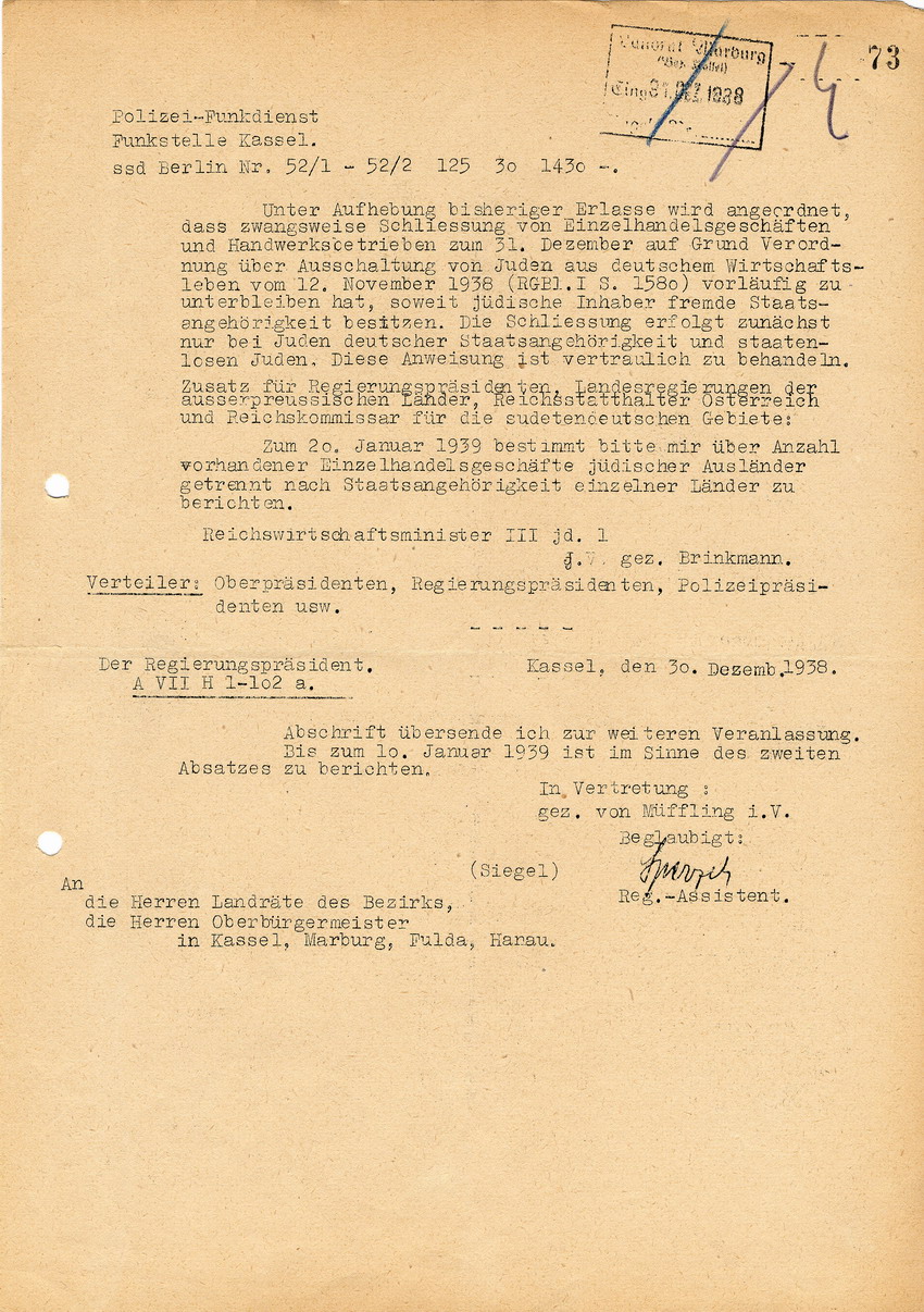 Reichswirtschaftsminister an die Ober-, Regierungs- und Polizeipräsidenten usw. betreffend die zwangsweise Schließung der Geschäfte von Juden fremder Staatsangehörigkeit zum 31. Dezember 1938. Funkspruch vom 30. Dezember 1938.