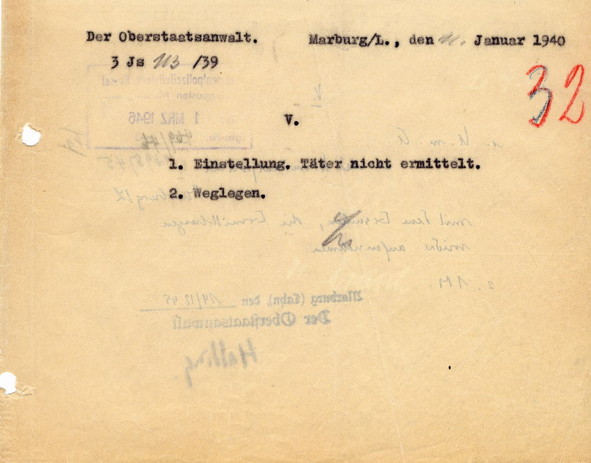 Marburger Oberstaatsanwalt Lautz mit dem Vermerk vom 11. Januar 1940:  "Einstellung, Täter nicht ermittelt". Auf der Rückseite die Notiz des neuen Oberstaatsanwaltes Hadding betreffend die erneute Aufnahme der Ermittlungen vom 14. Dezember 1945