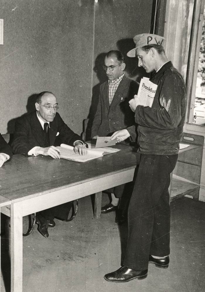 Bild zum Dokument Fotos (1/2) zur Wahl der Verfassungsberatenden Landesversammlu
