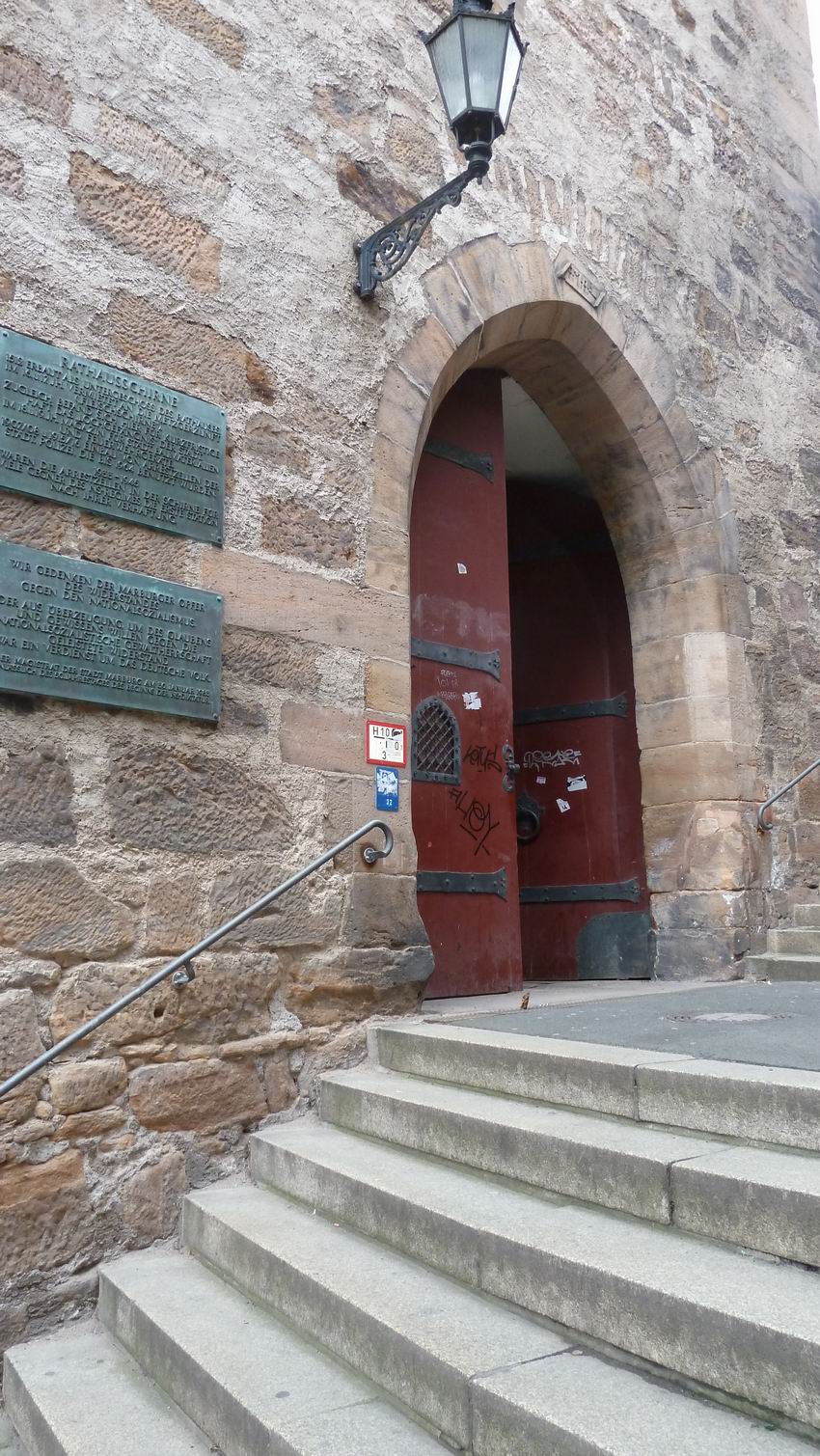 Eingang zur Rathausschirn Bild zum Dokument Foto Arrestzellen in der Rathausschirn, 2014
